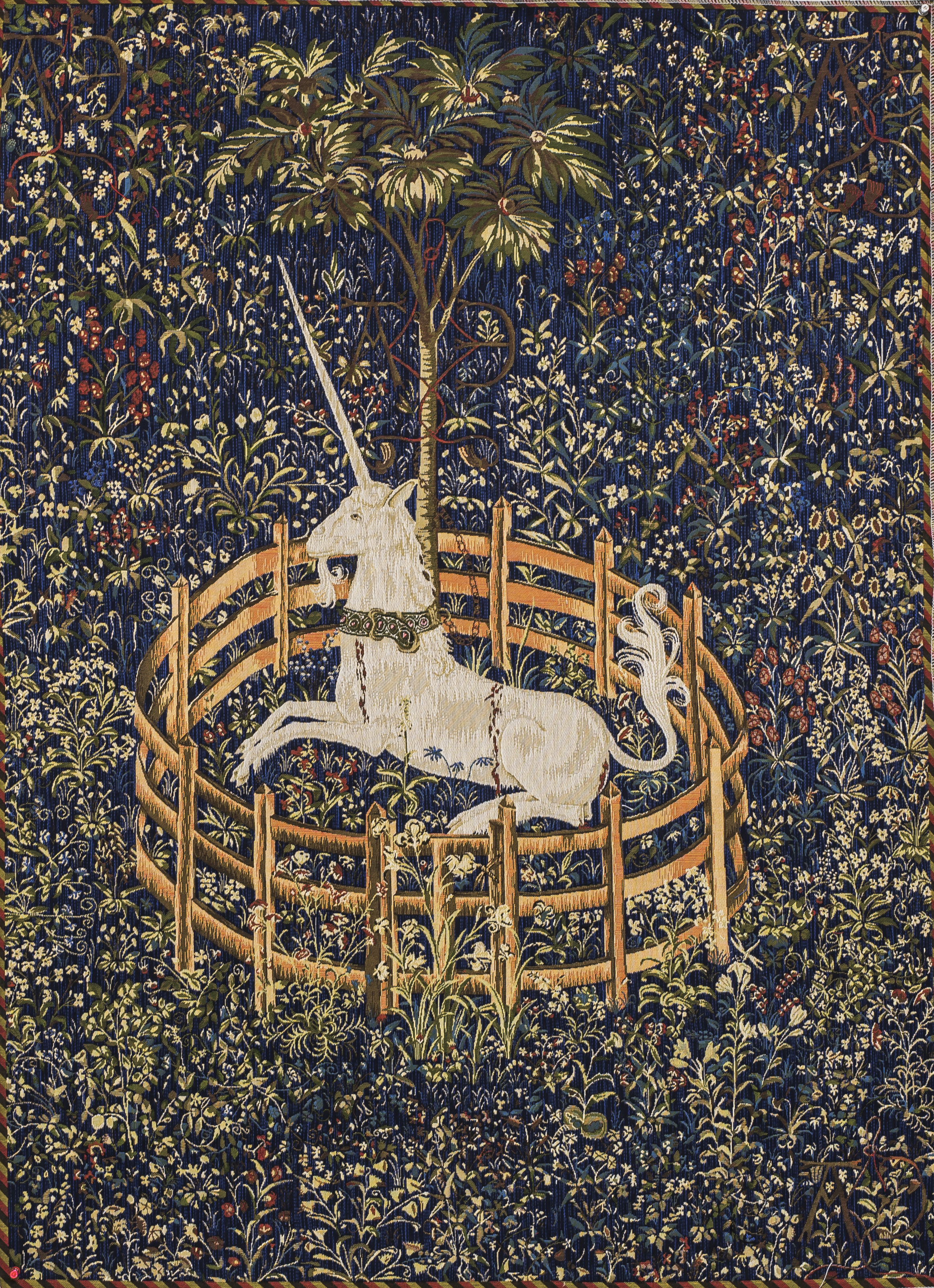 Tapestry - Licorne Captive